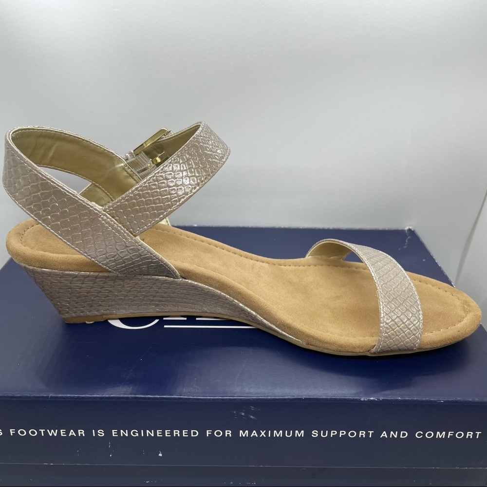 Chaps Women’s Tan Wedge Sandals, Size 7.5